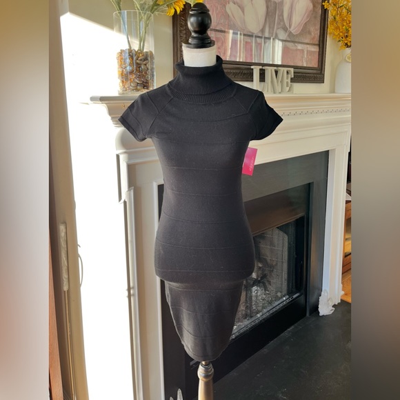 🌻NWT Xhilaration Turtleneck Soft Lightweight Sweater Dress Knit Cap Sleeve - Picture 2 of 4
